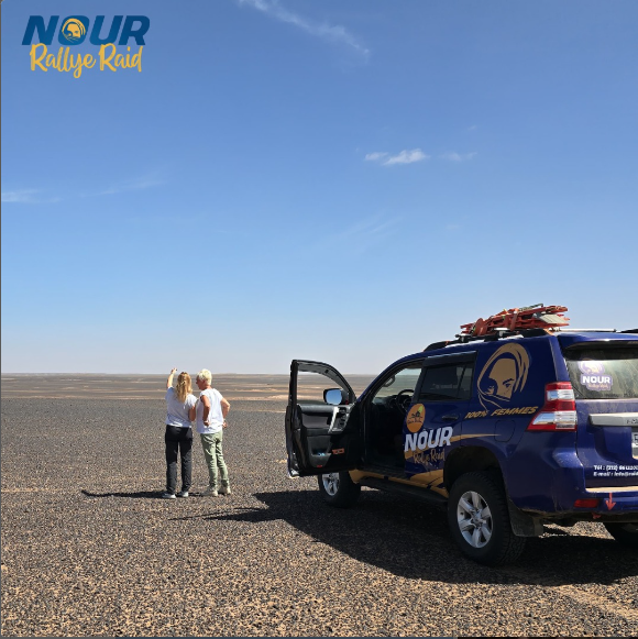 Participante du Nour Rallye Raid en plaine course
