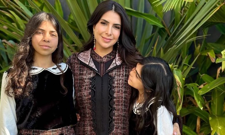 Douja Belkhayat et ses fille ambre et leyna habillées en Dar Lmaalem