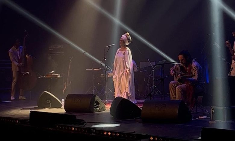 Oum en concert