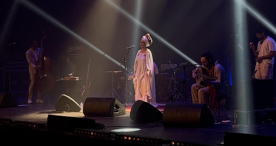 Oum en concert