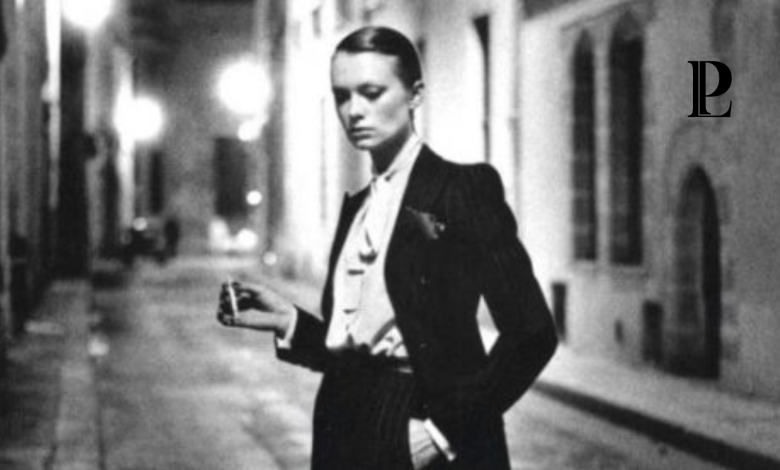 Archive Tailleur Yves Saint Laurent. Photo Helmut Newton
