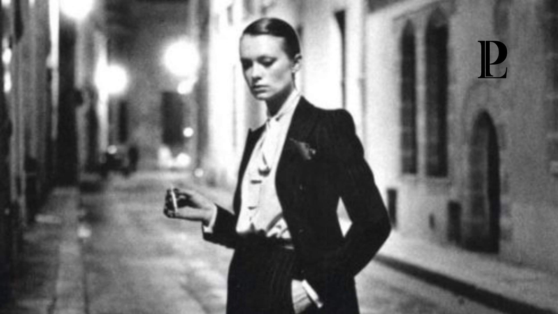 Archive Tailleur Yves Saint Laurent. Photo Helmut Newton