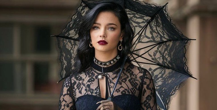 L’art du Dark Chic : Quand l’effroi devient élégant pour Halloween