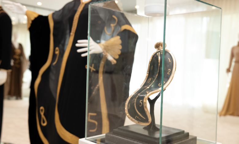 Exposition Zhor Rais X Dali Universe : Caftan et sculpture Danse du temps